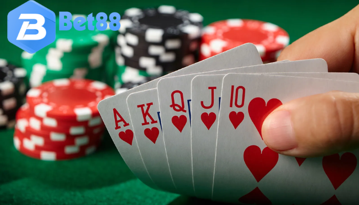 Poker là một trò chơi bài phổ biến trên toàn thế giới, nổi tiếng với tính chất kết hợp giữa may mắn và kỹ năng